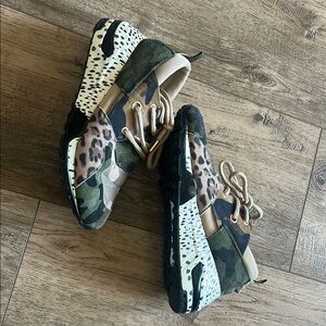 Woman’s Steve Madden sneakers